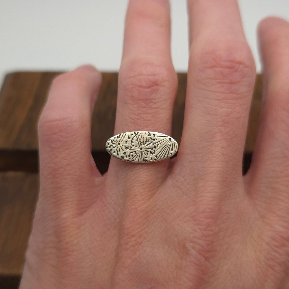 Size 7 925 Sterling Silver Dainty Lions Design Ring